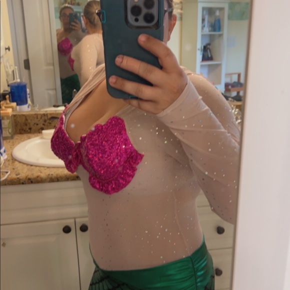 Womens mermaid costume and wigs - Picture 5 of 6